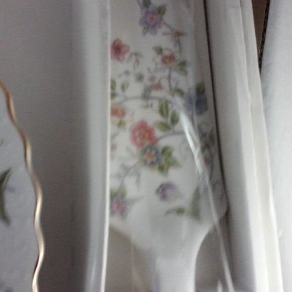 Beautiful Porcelain cake dish with cake cutter server  Made in Japan - Picture 7 of 8